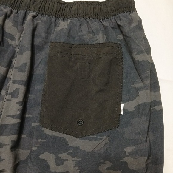 Vuori Kore Black Gray Camo Shorts 7" Inseam Mens 2XL lined Performance V302 - Picture 6 of 12